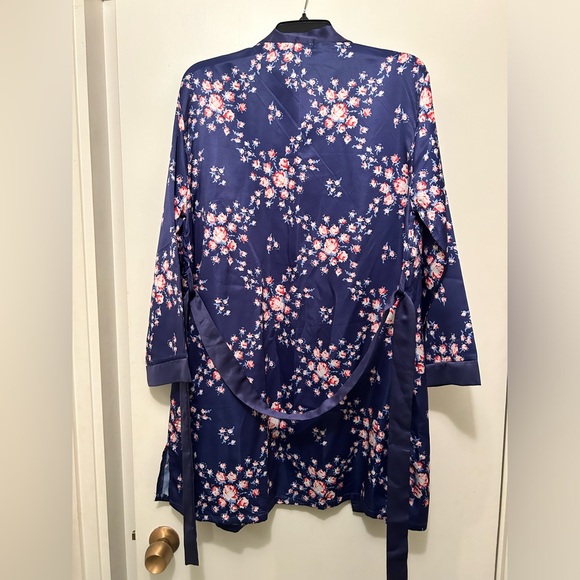 Morgan Lane Silk Robe - Picture 3 of 6